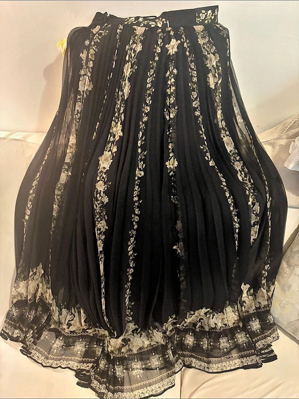BRAND NEW alice + olivia Katz Pleated Maxi Skirt Floral Maxi Skirt Black & Cream